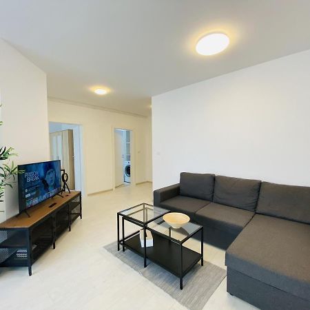 Ferienwohnung Charming Flat In Brasov With Balcony Panoramic View Exterior foto