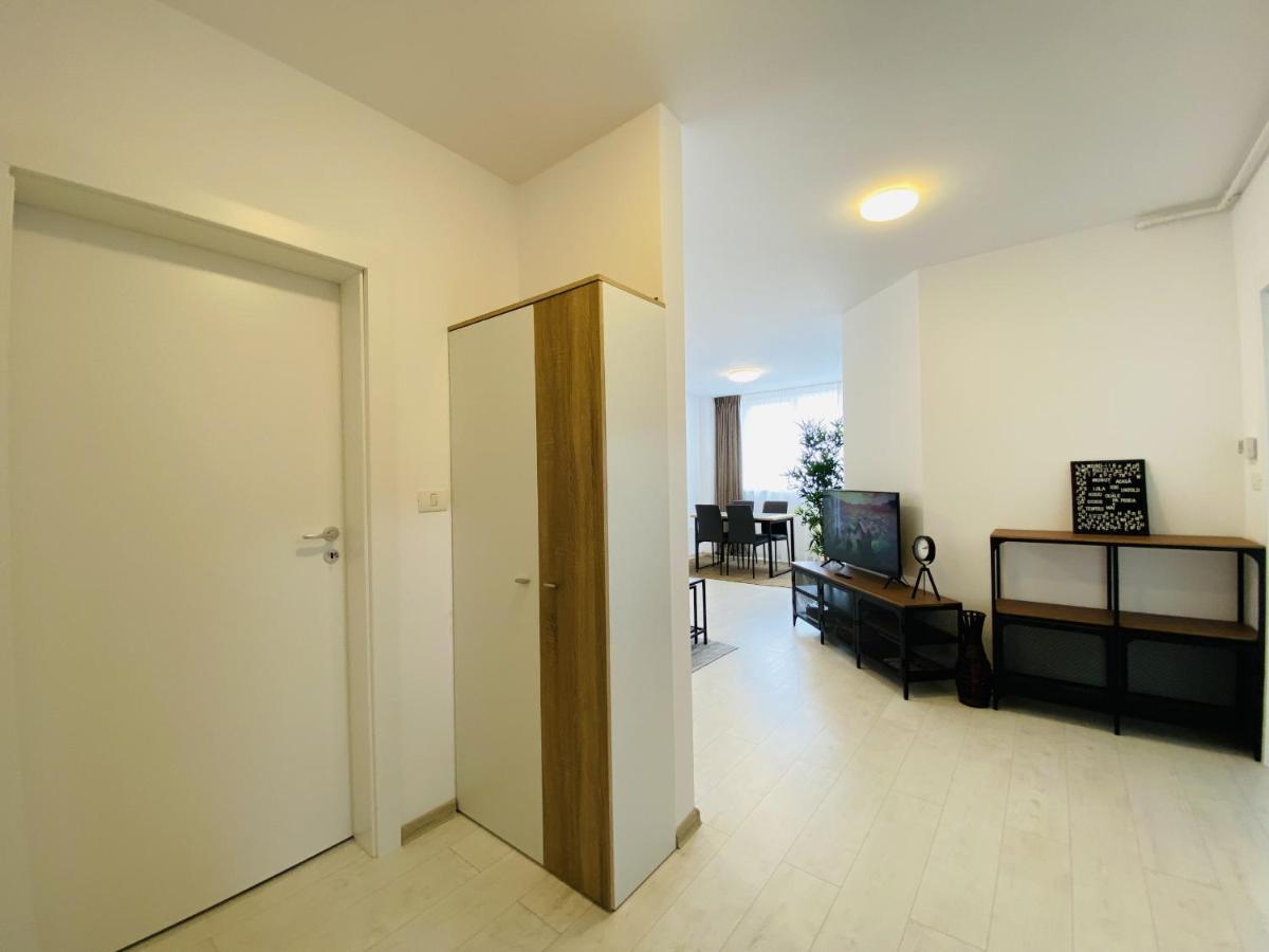 Ferienwohnung Charming Flat In Brasov With Balcony Panoramic View Exterior foto