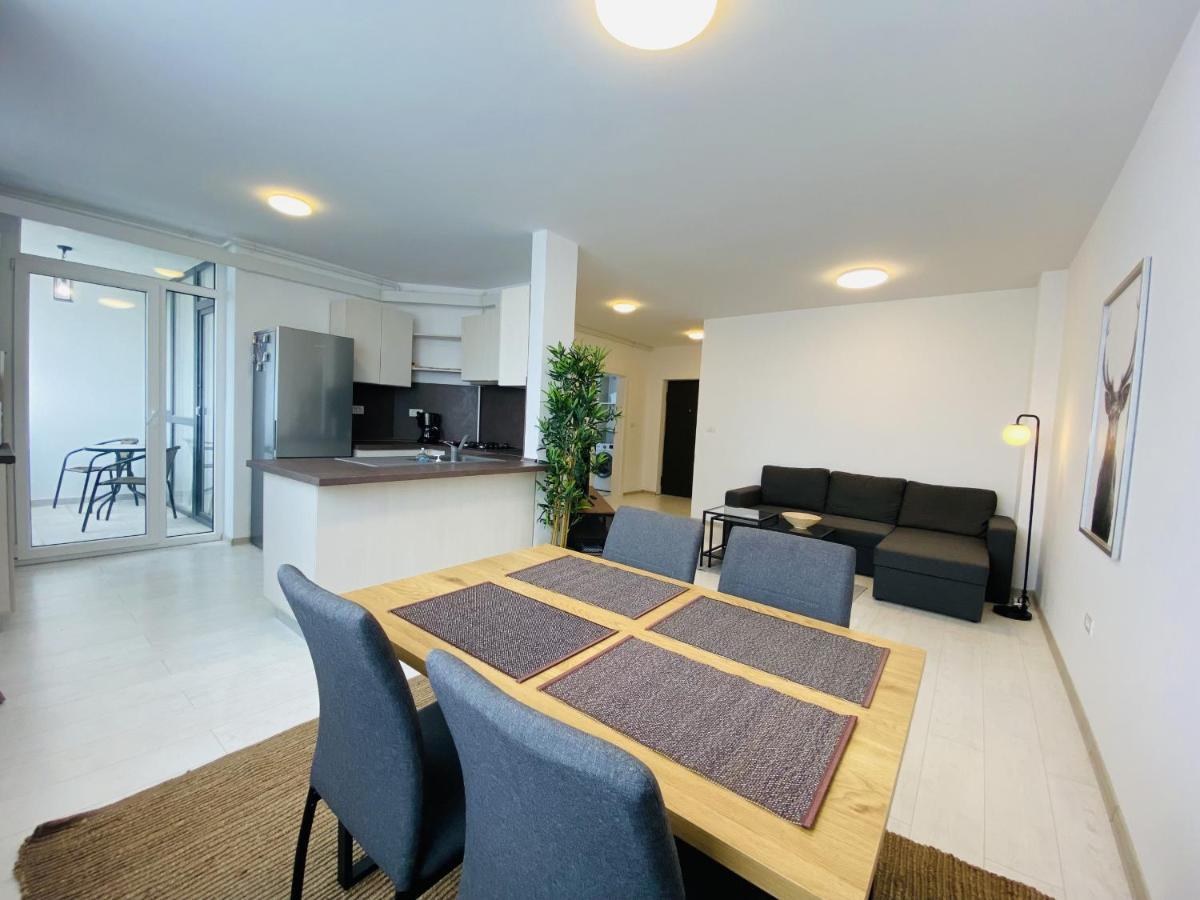 Ferienwohnung Charming Flat In Brasov With Balcony Panoramic View Exterior foto