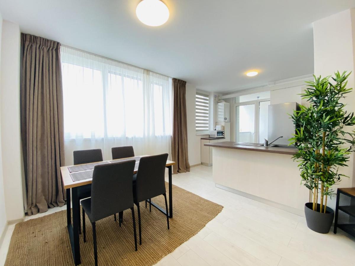 Ferienwohnung Charming Flat In Brasov With Balcony Panoramic View Exterior foto